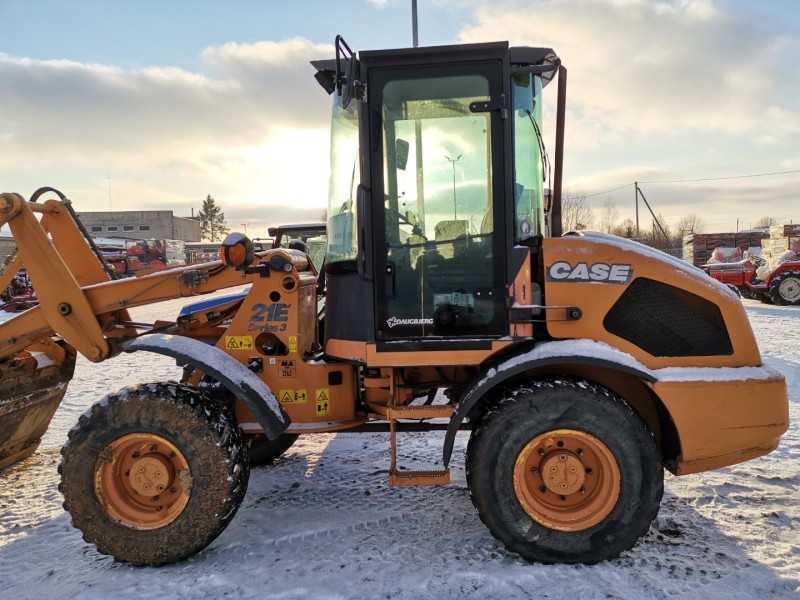 Case 21E (šarnyrinis krautuvas)