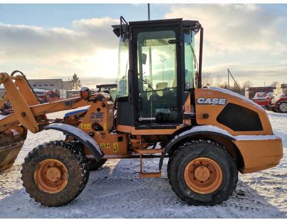 Case 21E (šarnyrinis krautuvas)