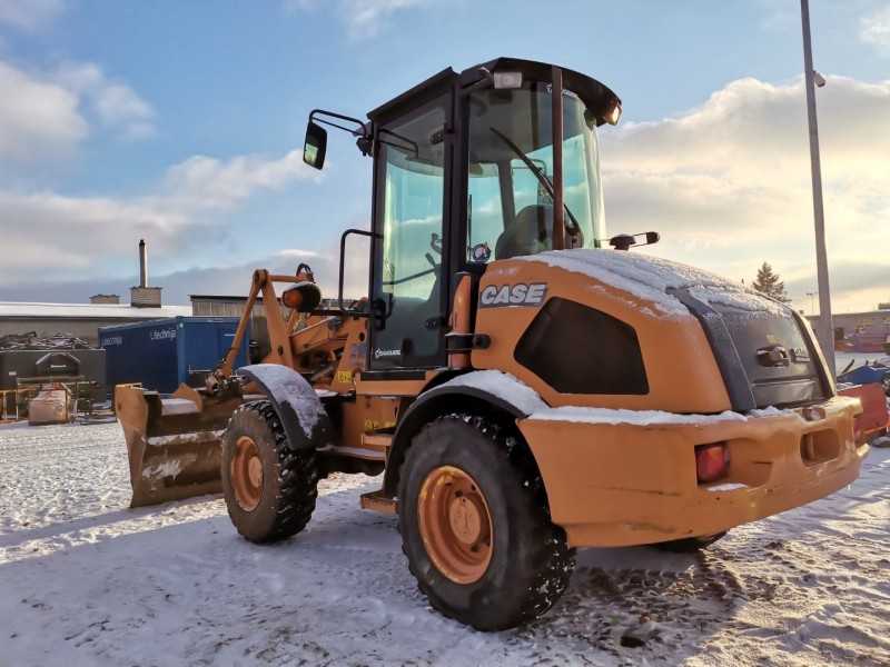 Case 21E (šarnyrinis krautuvas)