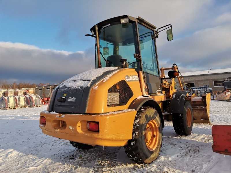 Case 21E (šarnyrinis krautuvas)