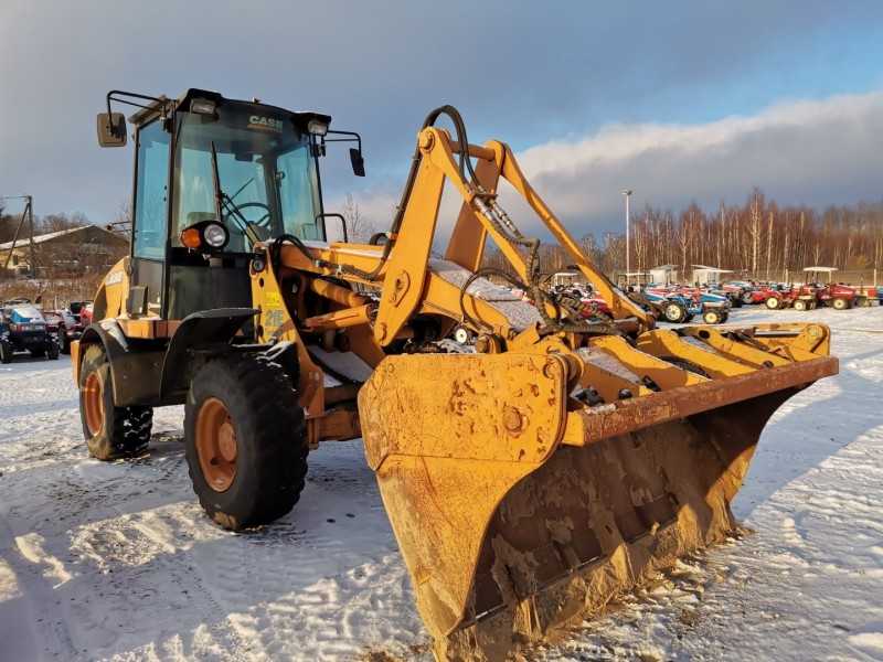 Case 21E (šarnyrinis krautuvas)