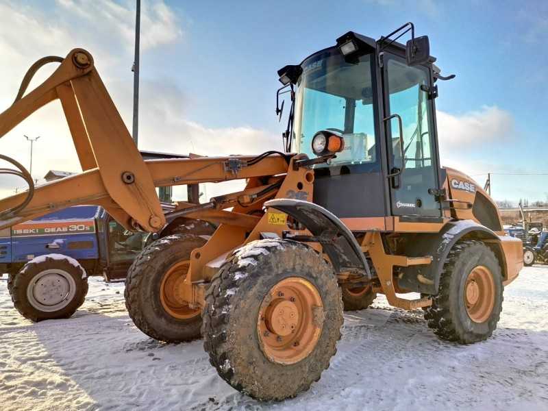 Case 21E (šarnyrinis krautuvas)