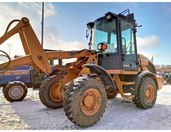 Case 21E (šarnyrinis krautuvas)