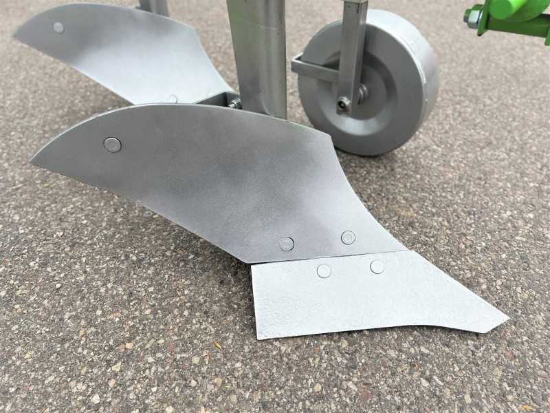 2-jų korpusų plūgas 20 cm "Bomet"