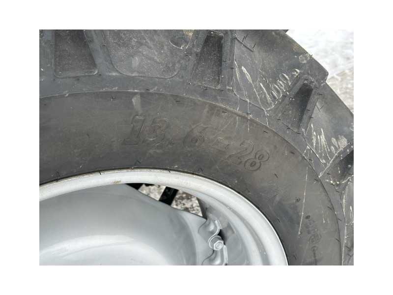 SOLIS 50 с фронтальным погрузчиком