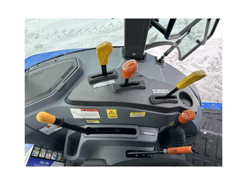 SOLIS 50 с фронтальным погрузчиком