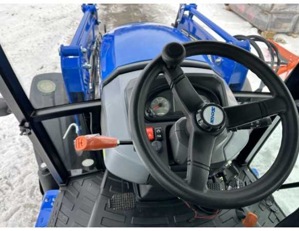 SOLIS 50 с фронтальным погрузчиком