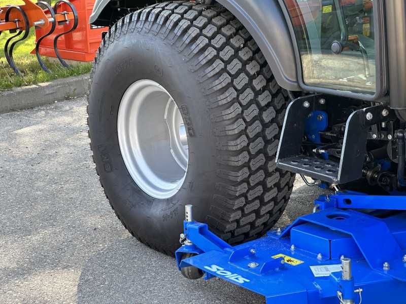 SOLIS 26 HST with lawnmower