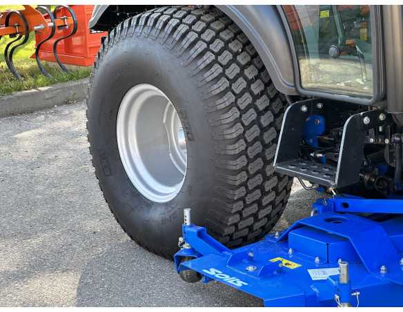 SOLIS 26 HST with lawnmower