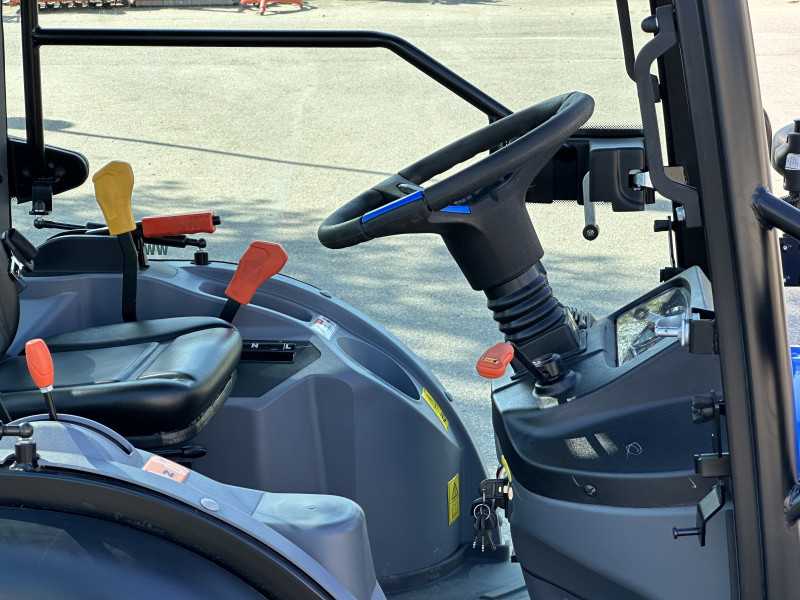 SOLIS 26 HST with lawnmower