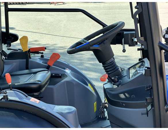 SOLIS 26 HST with lawnmower