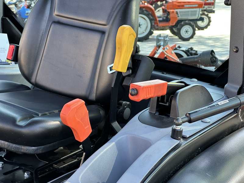 SOLIS 26 HST with lawnmower