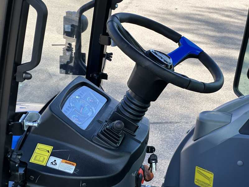 SOLIS 26 HST with lawnmower