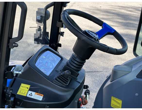 SOLIS 26 HST with lawnmower