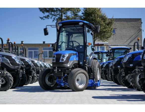 SOLIS 26 HST with lawnmower