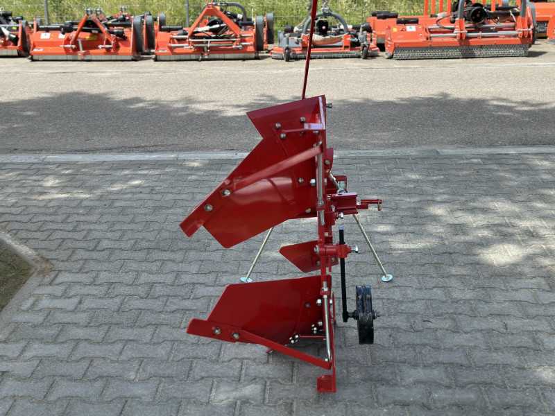 copy of One-legged reindeer with plow