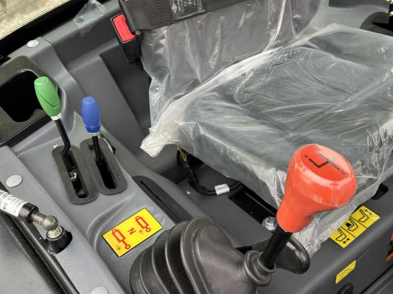 Solis 26 (9+9) su kabina