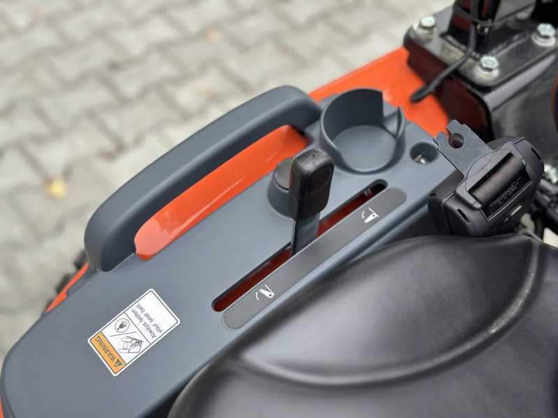 Hinomoto HM-255 (HST) with front loader