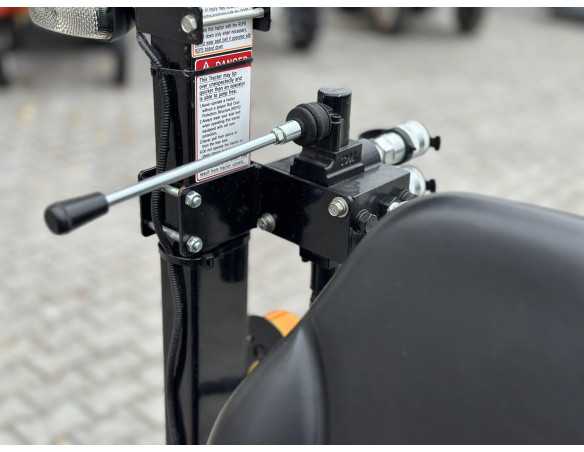 Hinomoto HM-255 (HST) su frontaliniu krautuvu