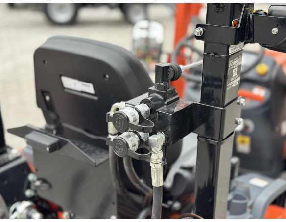 Hinomoto HM-255 (HST) su frontaliniu krautuvu