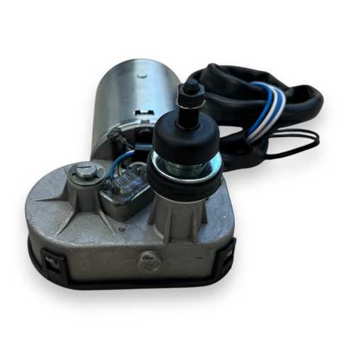 Моторчик переднего стеклоочистителя Solis...