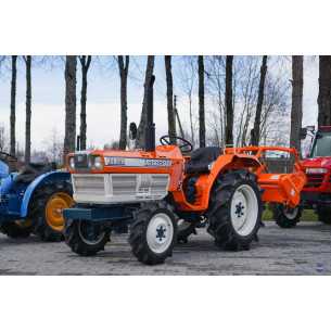 Kubota L-2002 su žemės dirbimo freza