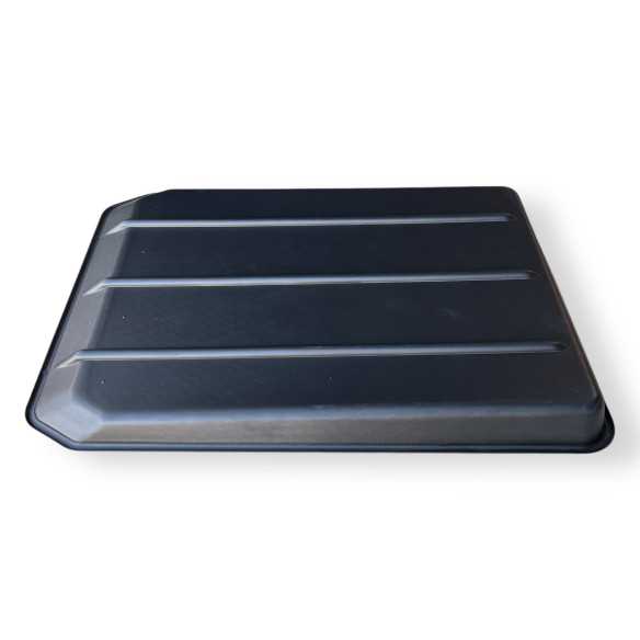 Plastikinis stogelis traktoriui