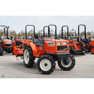 Hinomoto N-200 su žemės dirbimo freza