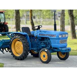 Hinomoto E-18 su žemės dirbimo freza