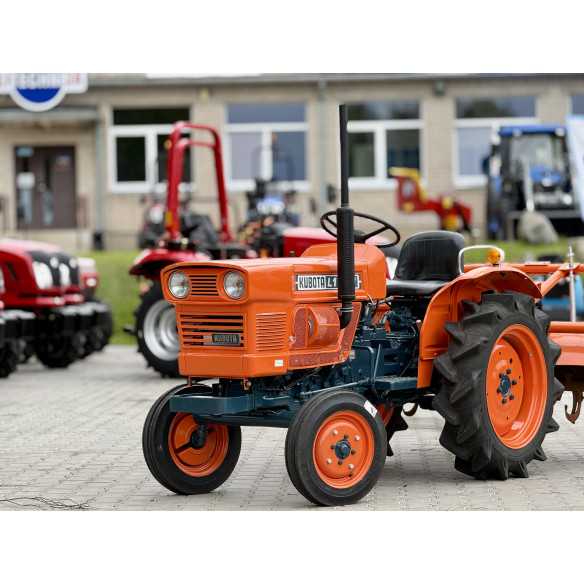 Kubota L-1501 (2wd) su žemės dirbimo freza