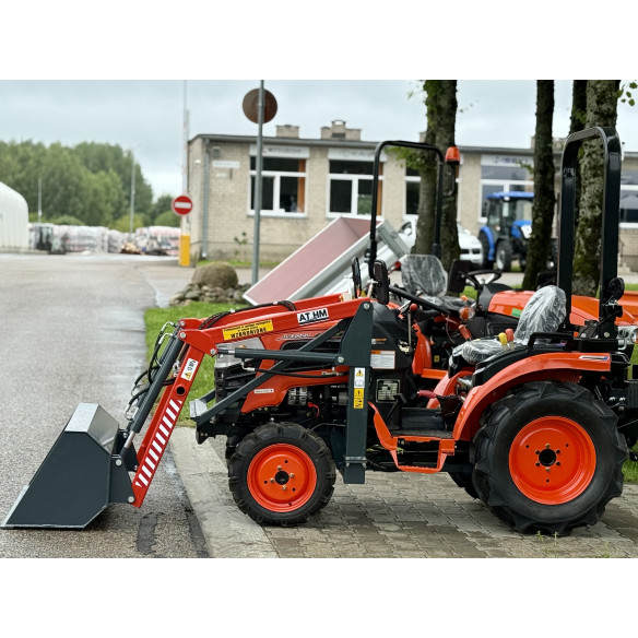 Hinomoto HM3020 с фронтальным погрузчиком