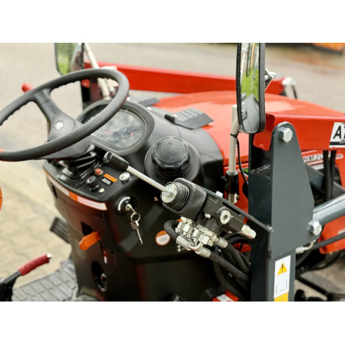 Hinomoto HM3020 с фронтальным погрузчиком