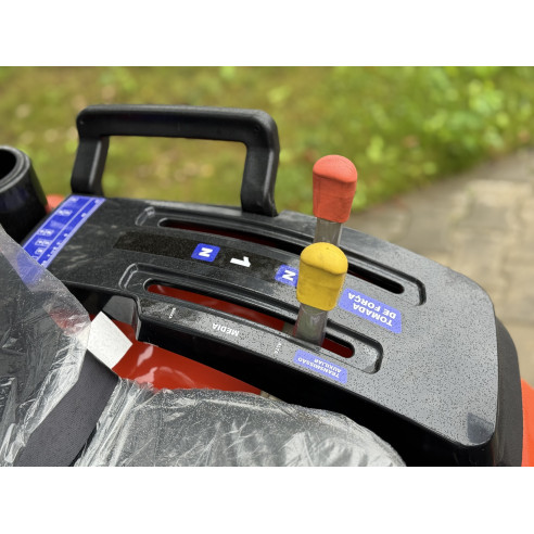 Hinomoto HM3020 with front loader