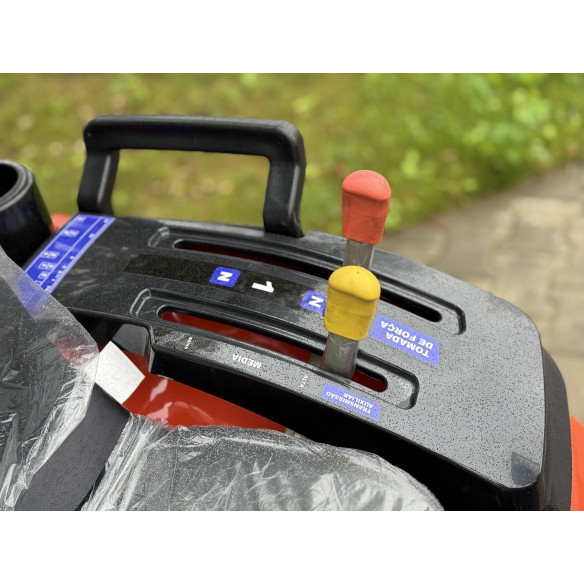 Hinomoto HM3020 with front loader