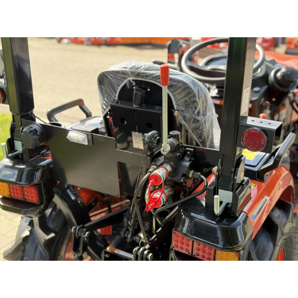 Hinomoto HM3030 su multifunkciniu krautuvu