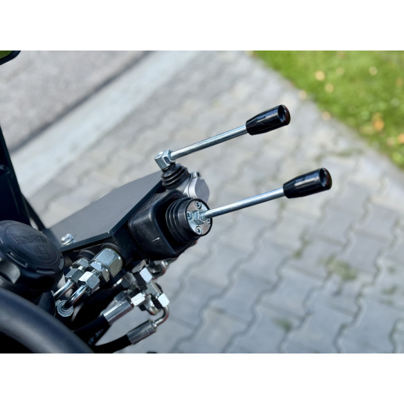 Hinomoto HM3030 su multifunkciniu krautuvu