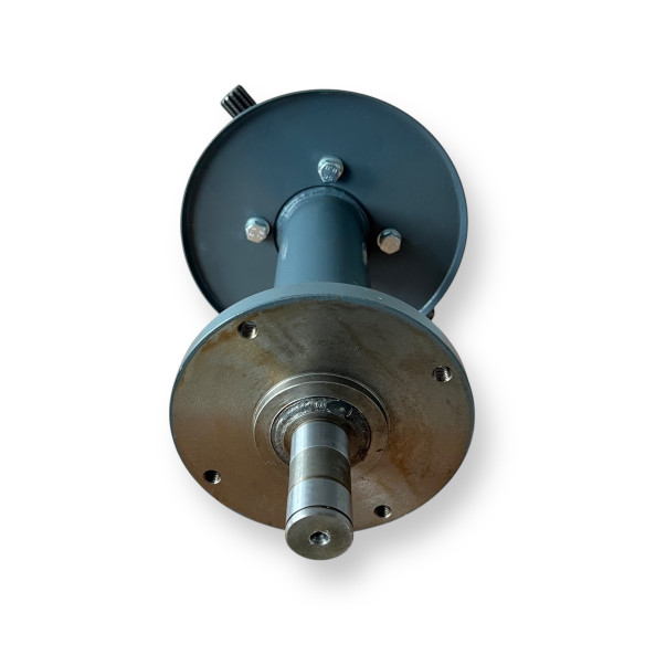 Reduktorius su ašimi rotacinės šienapjovės