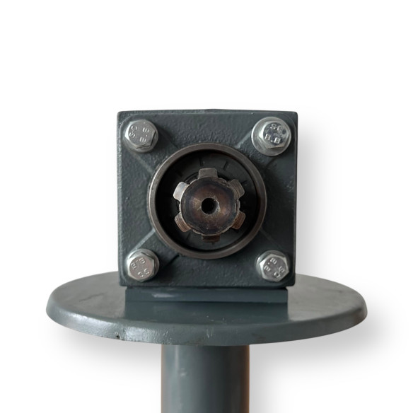 Reduktorius su ašimi rotacinės šienapjovės