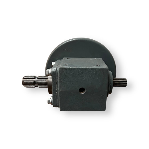 Reduktorius su ašimi rotacinės šienapjovės