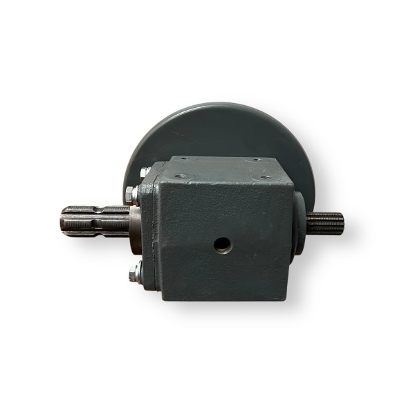 Reduktorius su ašimi rotacinės šienapjovės