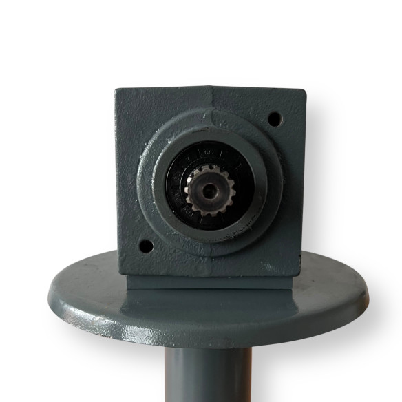 Reduktorius su ašimi rotacinės šienapjovės