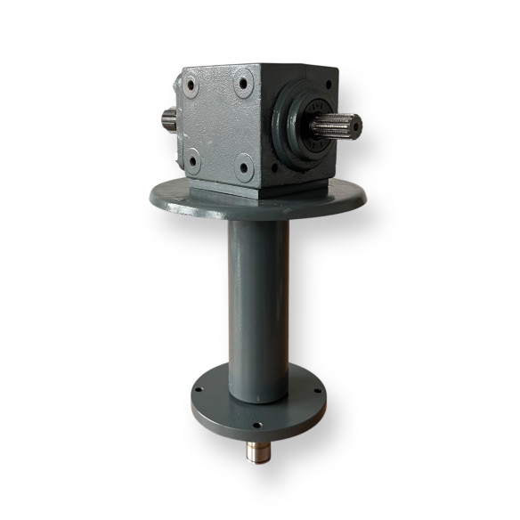 Reduktorius su ašimi rotacinės šienapjovės