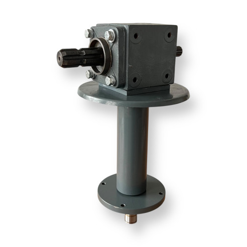 Reduktorius su ašimi rotacinės šienapjovės