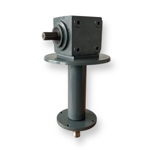 Reduktorius su ašimi rotacinės šienapjovės