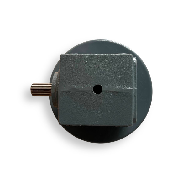 Reduktorius su ašimi rotacinės šienapjovės