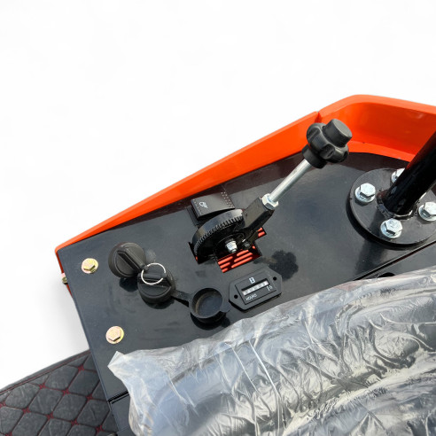 Ekskavatorius Hinomoto COMBAC 10B