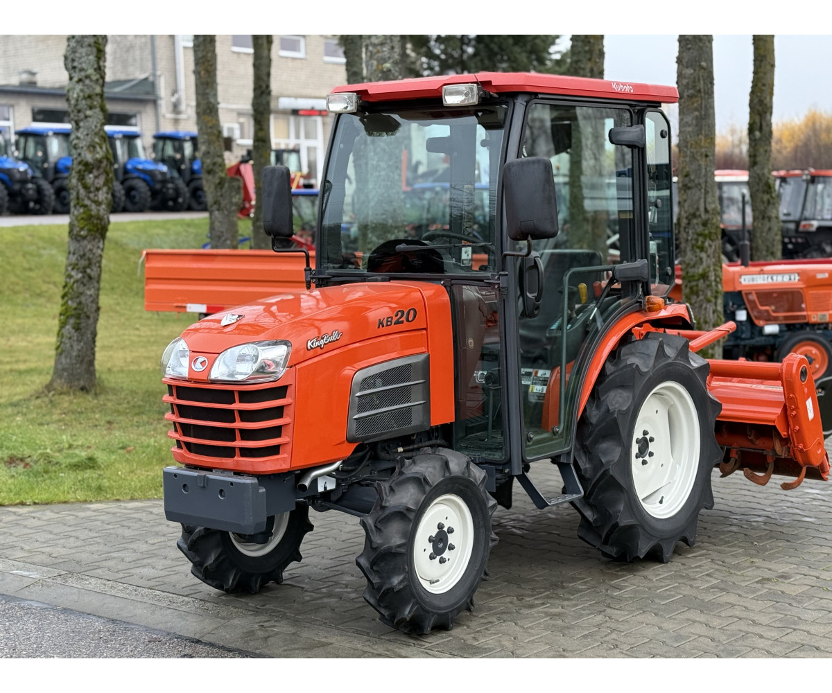 Kubota KB-20 su žemės dirbimo freza