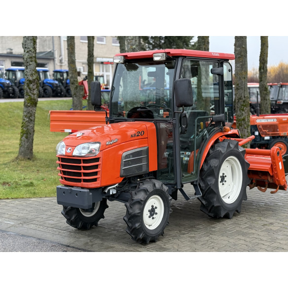 Kubota KB-20 su žemės dirbimo freza