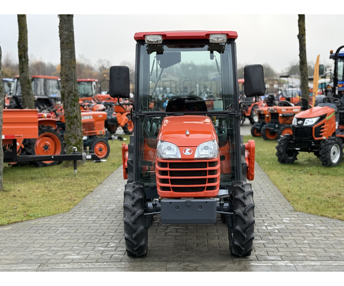 Kubota KB-20 su žemės dirbimo freza