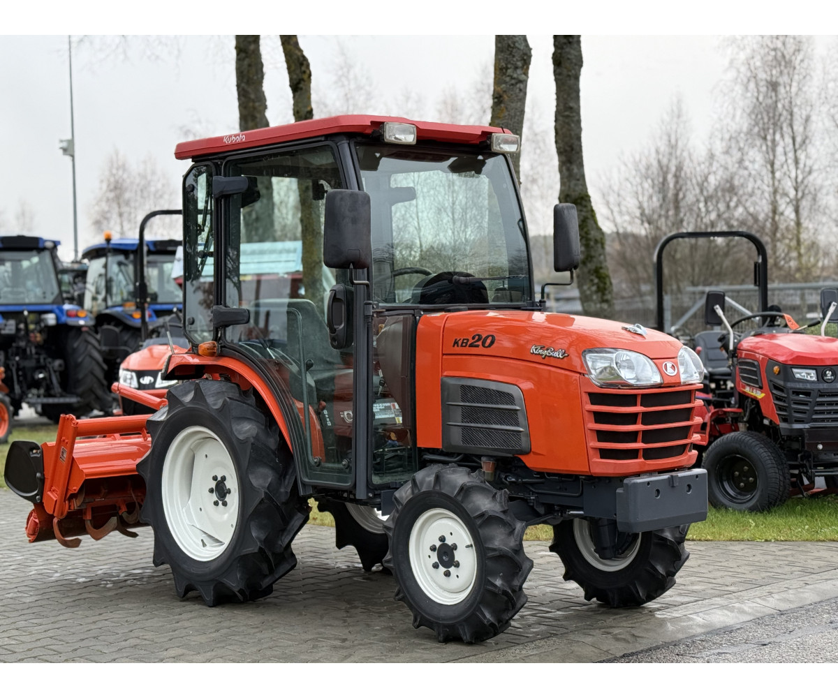 Kubota KB-20 su žemės dirbimo freza
